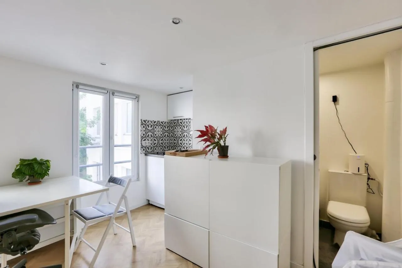 Super Studio In The 11Th District Apartment Paris