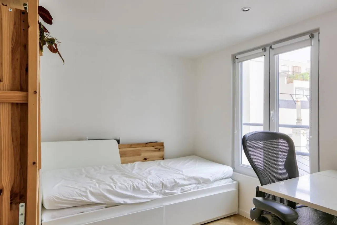 Super Studio In The 11Th District location