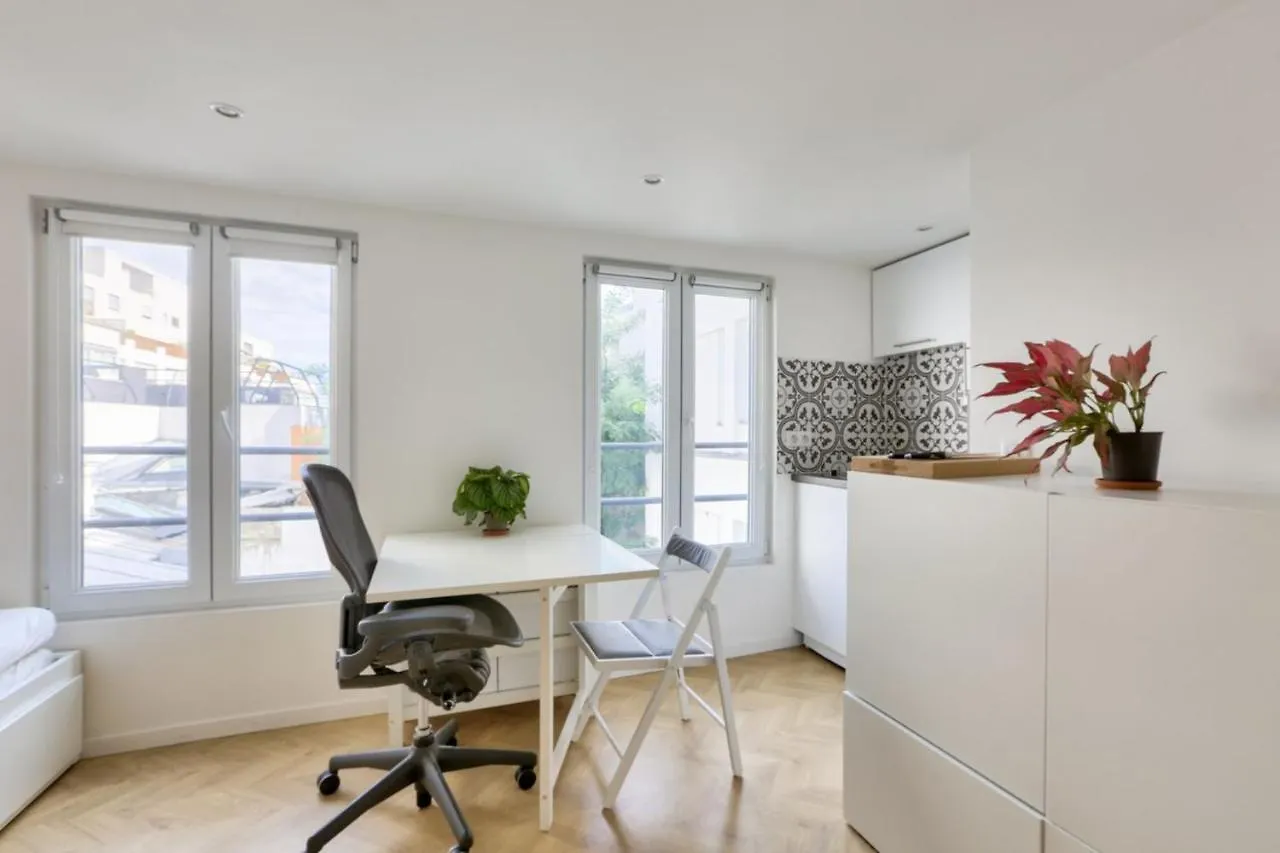 Super Studio In The 11Th District Apartment Paris